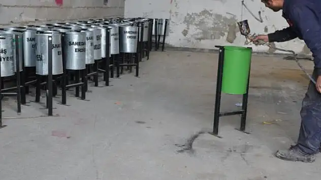 Erciş Belediyesi atıl durumdaki araçlarını onarıyor