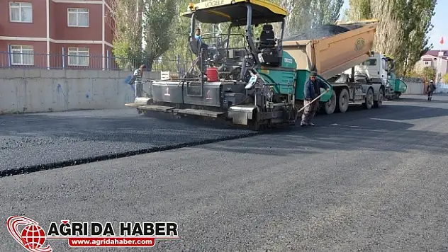 Ağrı Belediyesi Tarafından Kombina Yolu Asfaltlanıyor
