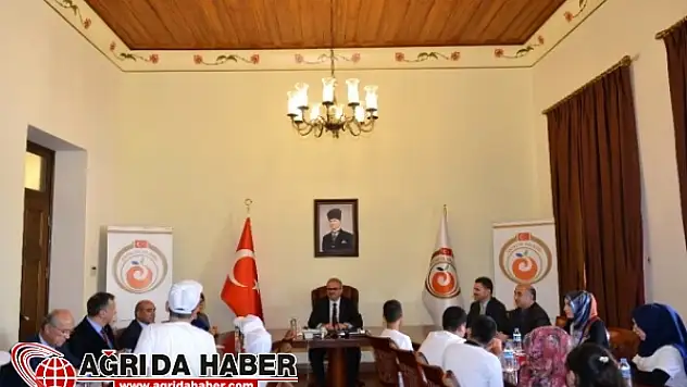 Bitlisli Çocukları Vali Karaoğlu Makamında Ağırladı
