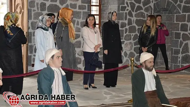 Ekonomi Bakanının Eşi Ayşen Zeybekçi Doğubayazıt'ta