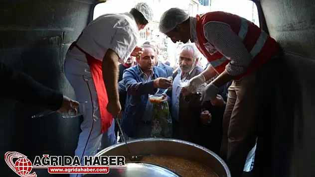 Türk Kızılayı Ağrı'da Bin 200 Kişiye Aşure Dağıttı