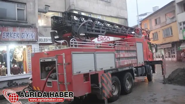 Ağrı Belediye İşmerkezi 7. katında yangın