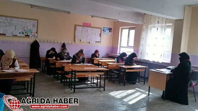 Ağrı'da ''Kur'an Nesline Meal Sınavı'' Düzenlendi