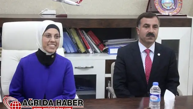 Ak Parti Genel Başkan Yardımcısı Ravza Kavakçı Kan Ağrı'da