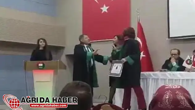 Baro Başkanının elini sıkmadı kürsüye çıkarılmadı !