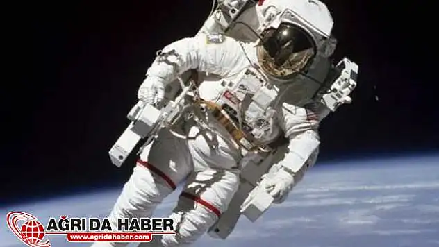 Ayda İlk Serbest Yürüyüş Yapan Adam Hayatını Kaybetti !