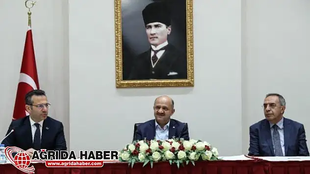 Başbakan Yardımcısı Fikri Işık Ağrılı Öğrenciler İle Buluştu
