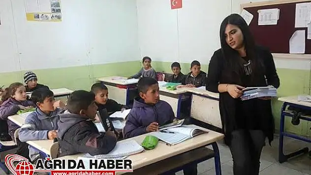 Birlik Vakfı Ağrı Şubesinden Öğrencilere Kırtasiye Malzemesi Yardımı