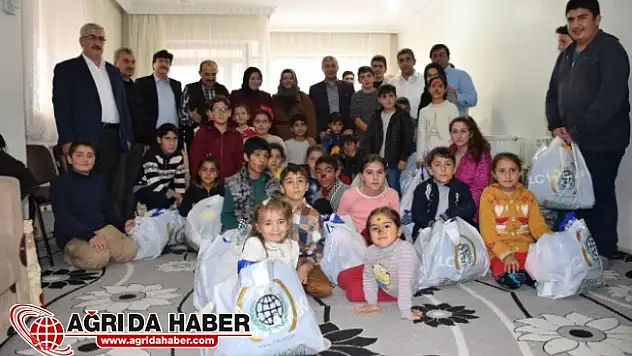 Bitlis İHH 386 Yetimin Yüzünü Güldürdü