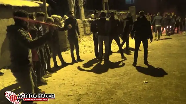 -15 Derecede Halayla Asker Uğurladılar