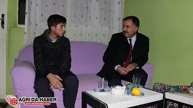 Abbas Aydın'dan Öğrenci Uçar'a Bilgisayar Hediyesi