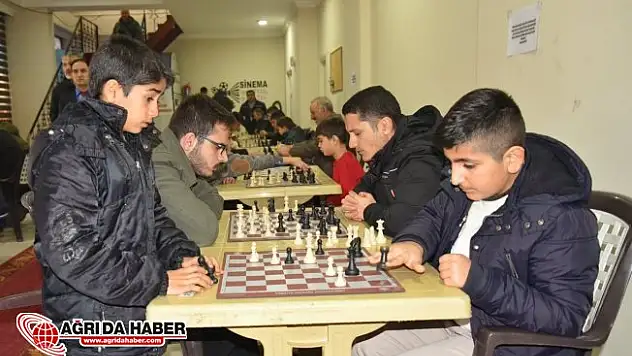 Ağrı'da İl Geneli Ödüllü Satranç Turnuvası Başladı