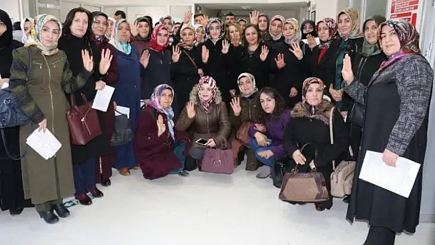 AK Partili kadınlardan Kızılay'a kan bağışı