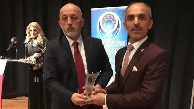 Başkan Asya'ya 'yılın en başarılı belediye başkanı' ödülü