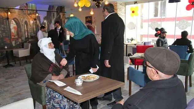 Başkan Berge'den kafe açılışı