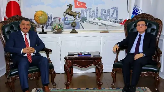 Başkan Gürkan'dan Rektör Kızılay'a övgü