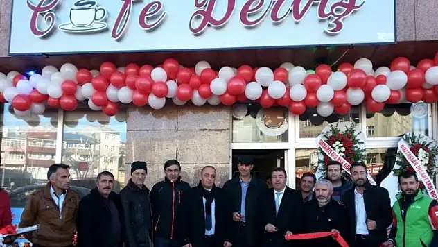 Başkan Toksoy, kafenin açılışını yaptı
