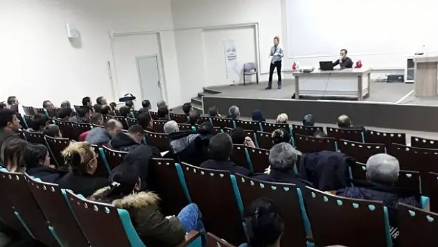 Belediye personeline uyuşturucuyla mücadele semineri