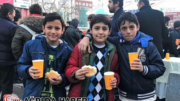 Bursalı Gençler Yeni Yıla Camide Girdi