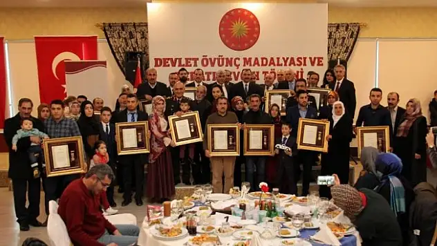 Elazığ'da şehit aileleri ve gazilere Devlet Ödünç Madalyası verildi