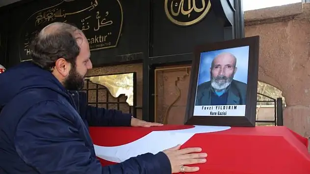 Gazi dedesini son yolculuğuna böyle uğurladı