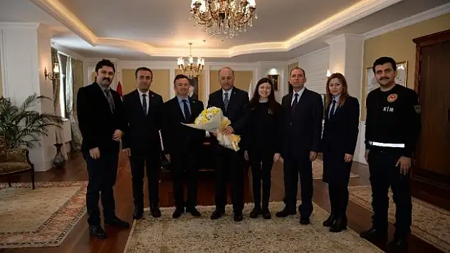 Gümrük çalışanları Vali Azizoğlu'nu ziyaret etti