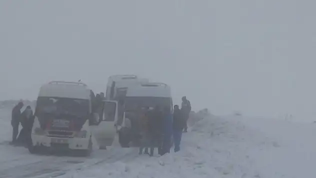 Hakkari'de karla mücadele çalışması