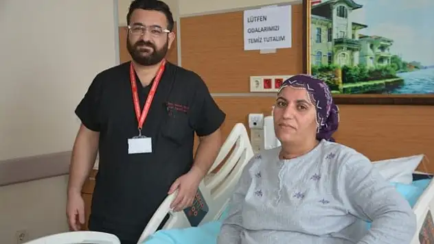 Hastanın boynundan yarım kiloluk dev guatr çıkarıldı