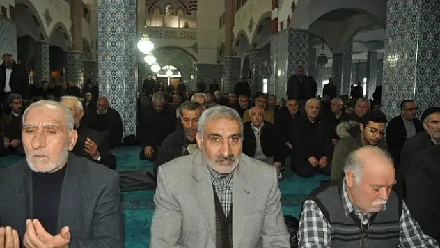 Iğdır'da şehitler için dua okundu