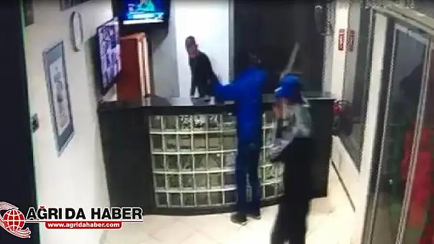 İstanbul'da Bir Tıp Merkezinde Silahlı Palalı Gasp