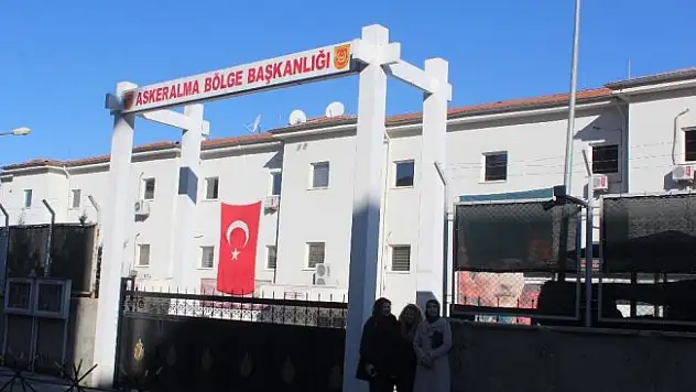 Kadın öğretmenler gönüllü askerlik başvurusunda bulundu
