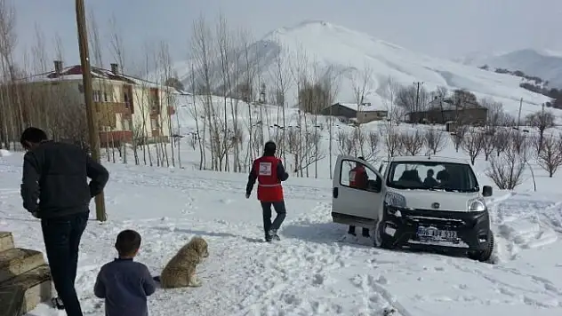 Kızılaydan evi yanan Geylani ailesine yardım eli