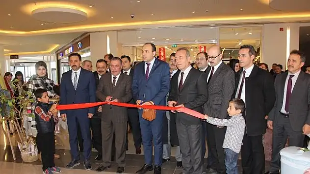 Öğrenciler bir yıllık eserlerini sergilediler