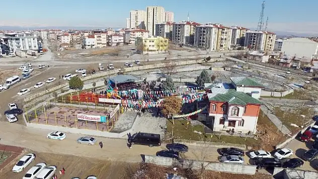 Şehitlerin adını taşıyan gençlik merkezi ve parkın açılışını Bakan Tüfenkci yaptı