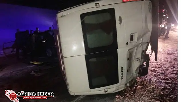 Sivas'ta Trafik Kazası: 16 Yaralı!