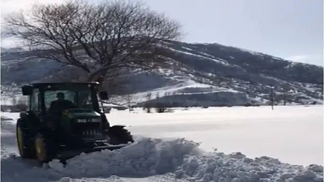 Tatvan'da kar küreme araçları iş başında