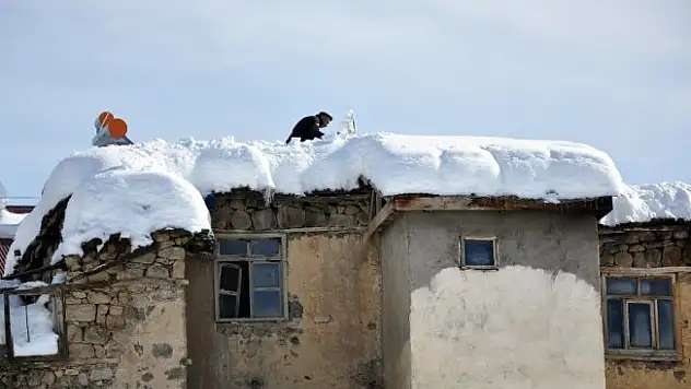 Tunceli'de kar 116 köy yolunu kapattı