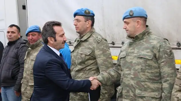 Vali Mantı, askerleri Afrin'e uğurladı