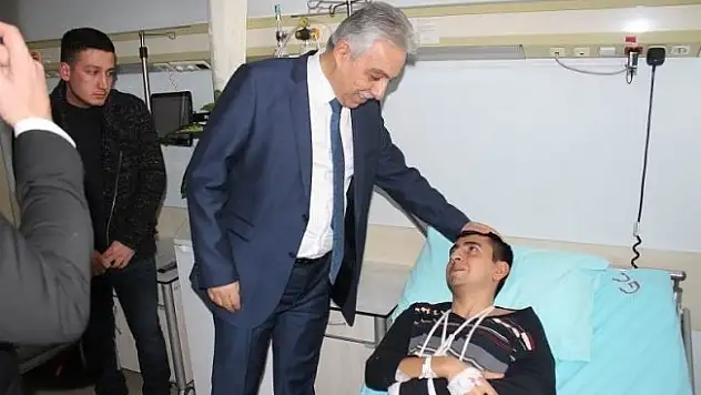 Vali Toprak yaralı askeri ziyaret etti