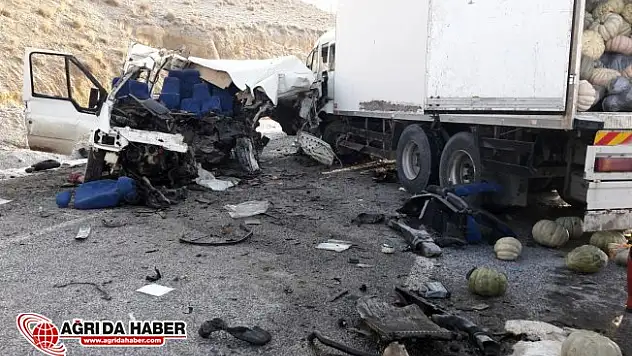 Van'da Trafik Kazası: 8 Ölü 2 Yaralı