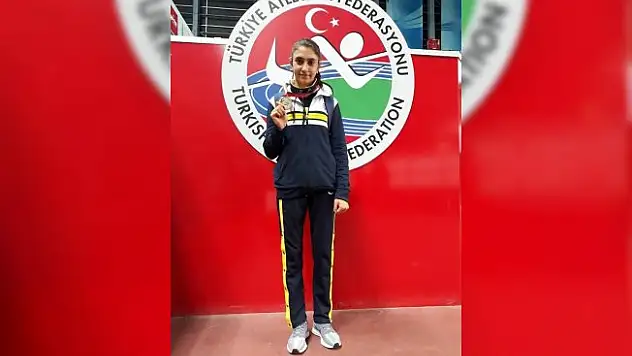 Vanlı Zeynep Türkiye birincisi oldu