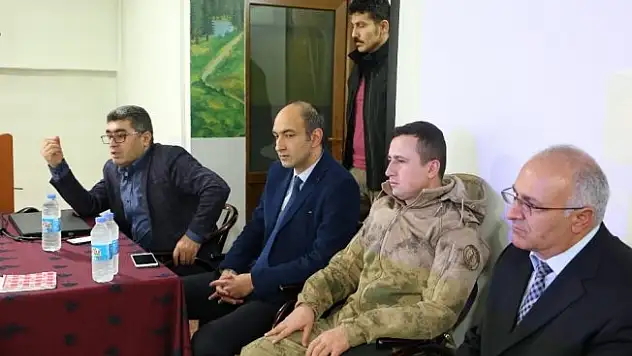 Varto'da muhtarlar toplantısı