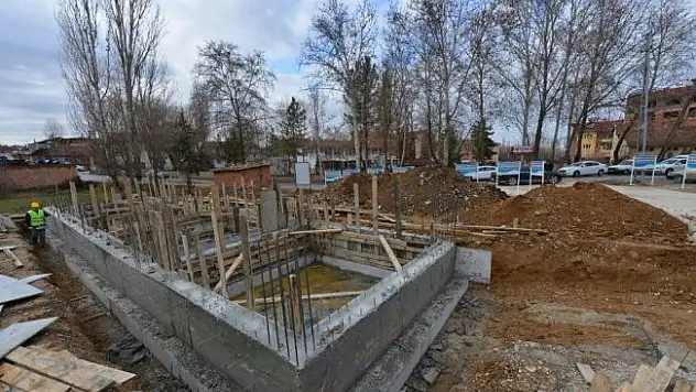 Yeşilyurt Belediyesinden Dilek'e park ve halısaha