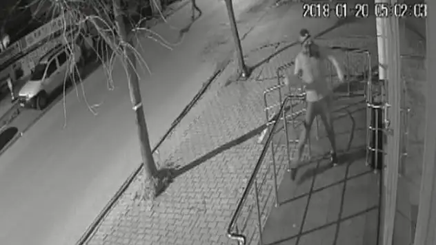 100 bin lira çalan hırsızlar güvenlik kamerasında