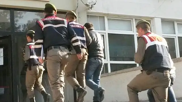 11 suçtan 3 yıldır aranan firari zanlı jandarmadan kaçamadı