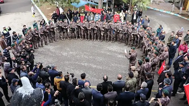 22 özel harekatçı dualarla sınır hattına uğurlandı