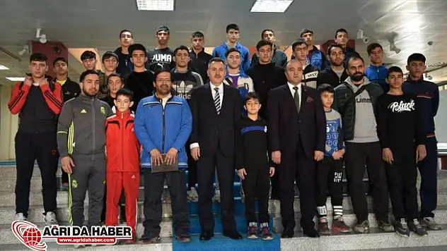 27 kişilik İran'lı Güreşçi Heyetinden Vali Süleyman Elban'a Ziyaret