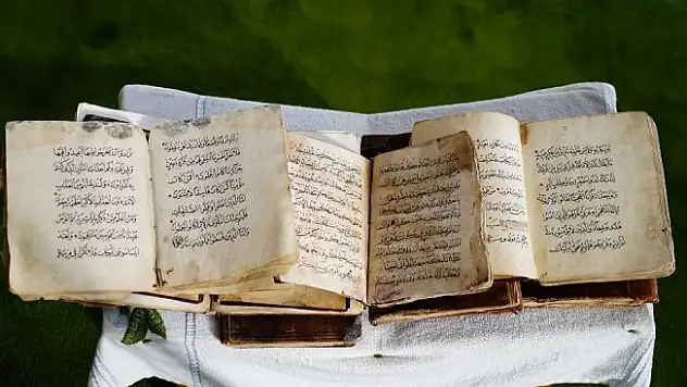 700 yıllık el yazması Kur'an-ı Kerim'ler büyük ilgi görüyor