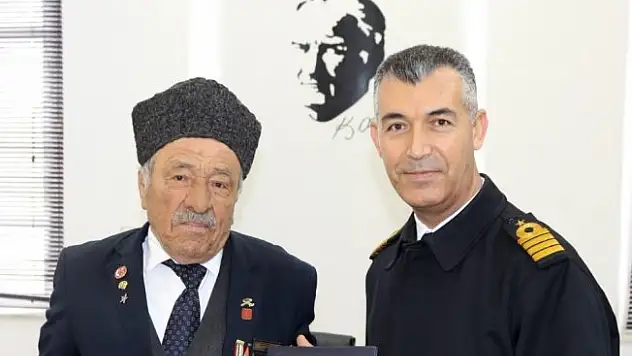 88 yaşındaki Kore gazisine 'Barış Büyükelçiliği Beratı'