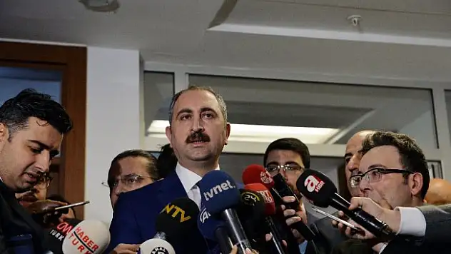 Adalet Bakanı Gül: Karar siyasi